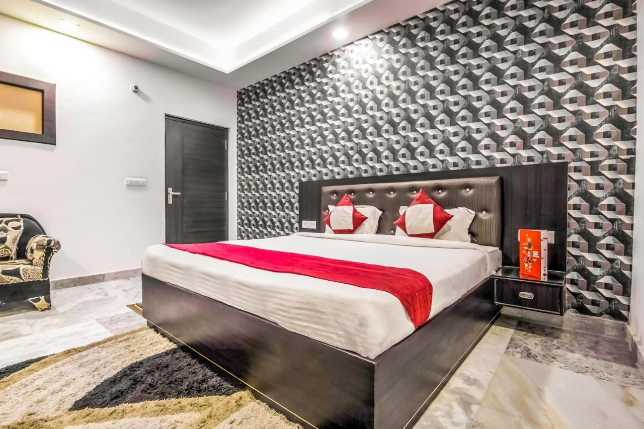 阿格拉 Oyo 8888 Riga Hs Deluxe酒店 外观 照片